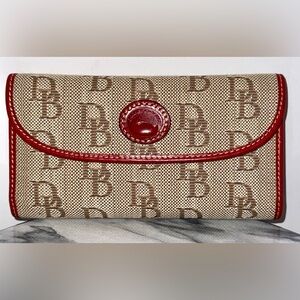 NWOT Dooney & Bourke Tan & Red /Leather Checkbook Wallet